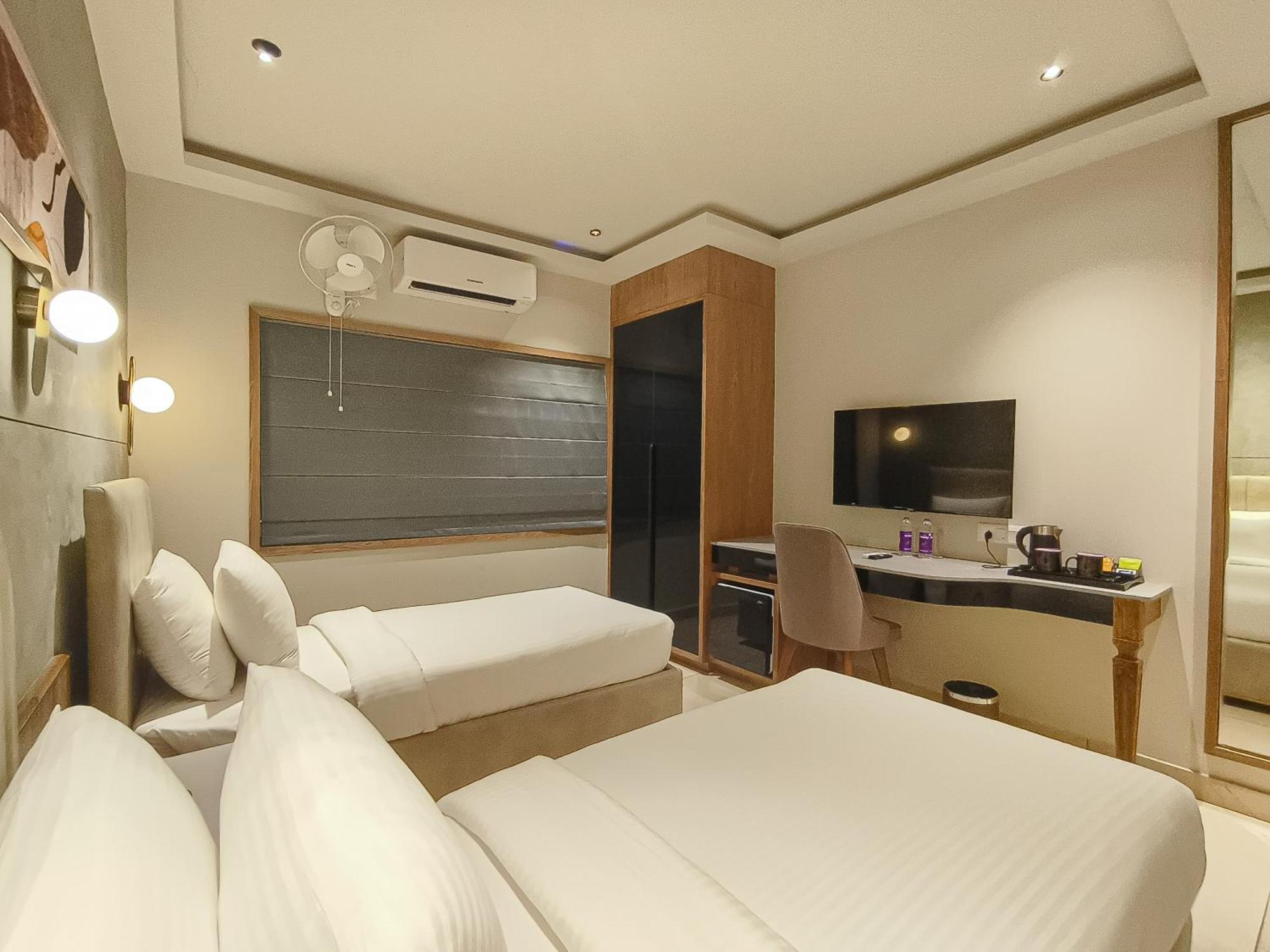 Olive Hotel Le Opera By Embassy Group Bangalore Exterior photo